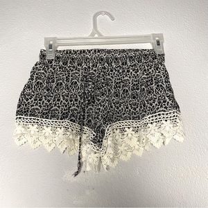 Breeze Ever | Women’s Black and white Short Size S